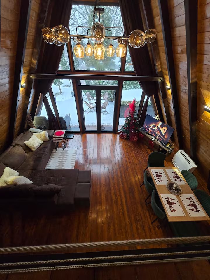 Jacuzzi with decorative wooden tray and amenities